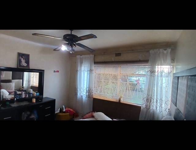 2 BEDROOM FLAT FOR SALE IN VEREENIGING CENTRAL